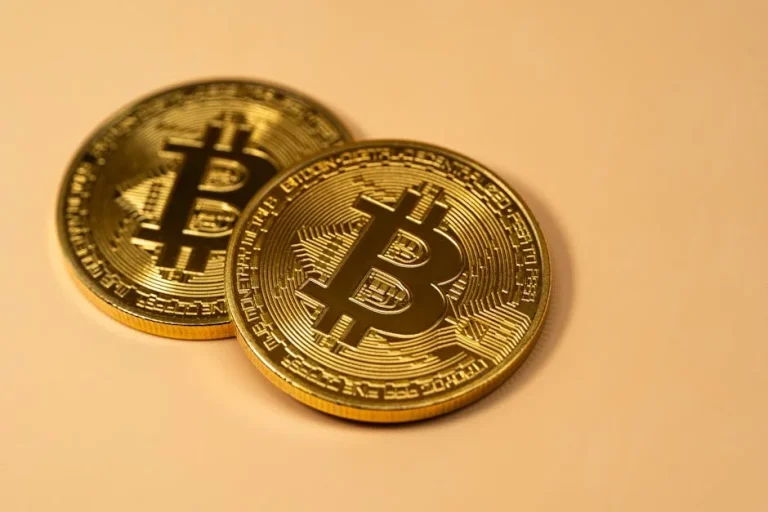 ETF Bitcoin z napływem 458 mln USD przez konflikt na Bliskim