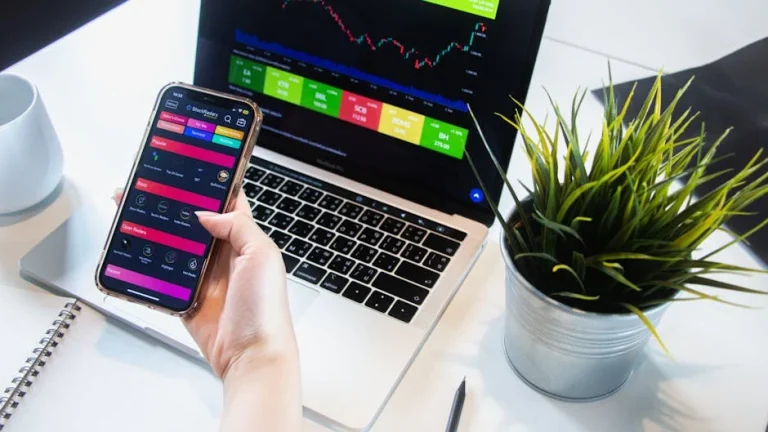 Polacy mają pół biliona w gotówce i bilion na kontach