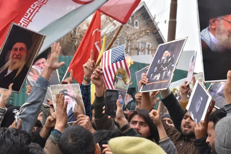 Trump zapowiada atak na Iran i oczyszczenie władz