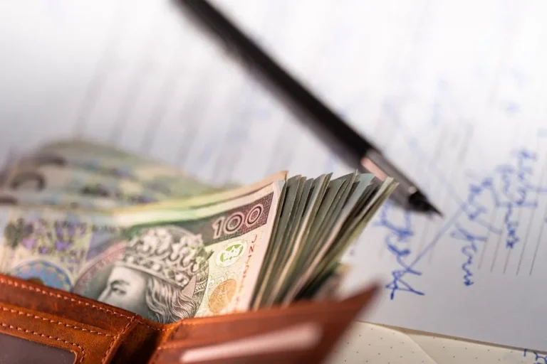 CBZC zatrzymało oszustów sprzedających fikcyjne auta