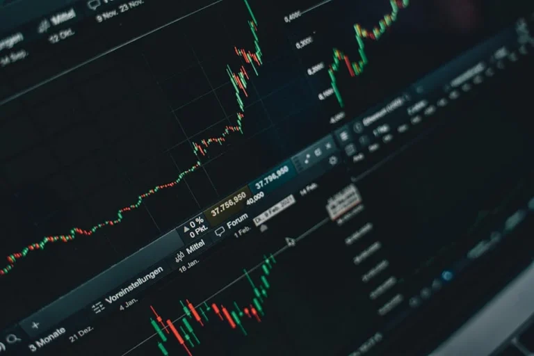 Inwestorzy kupują akcje mimo niepokoju na rynku