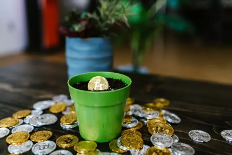 ETF-y na Bitcoina z odpływami, BTC poniżej 65 tys. $