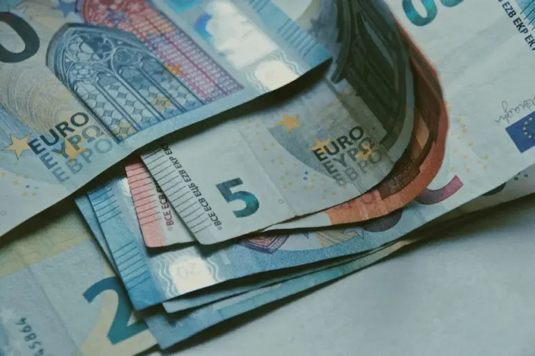 Rentowności obligacji ostro w górę, ale kurs euro stabilny